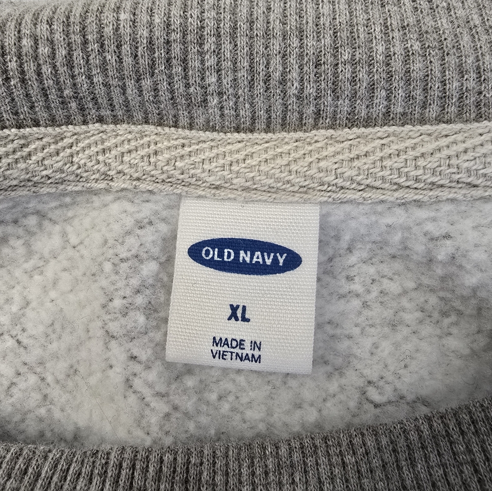 Old Navy Sweatshirt Gray Fleece Snow Leopard Long Sleeve Fleece Pullover XL - Picture 2 of 13